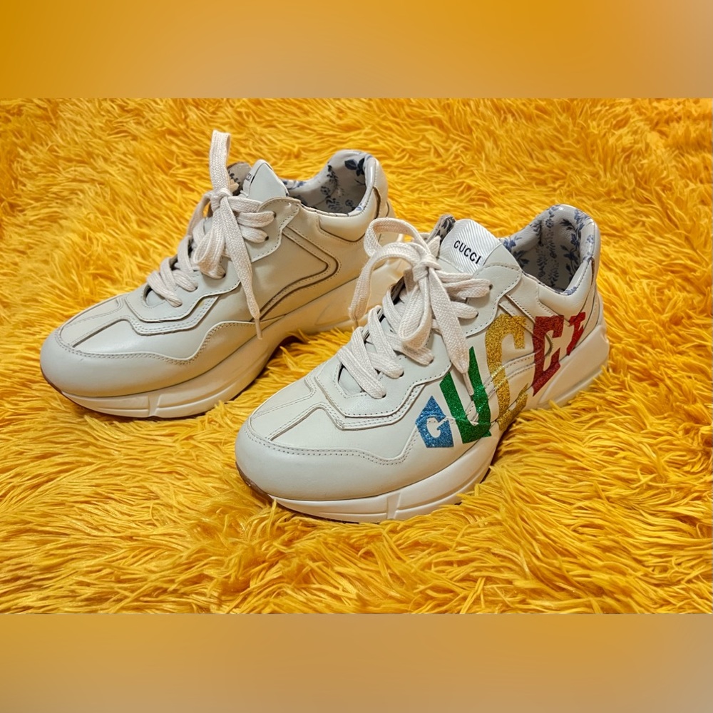 Gucci shoes. Size 6. Color beige.
